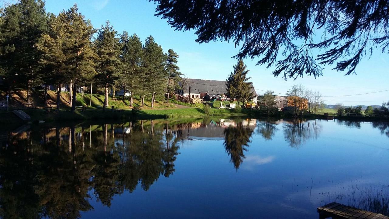 Camping De Flechat Hotel Orcival Exterior foto